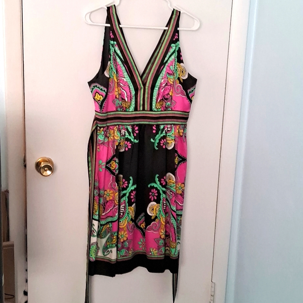 NWOT,Silky,Multi-colored,Midi Dress in Vibrant,Tropical Colors🖤🩷🌺🌸🌼💕